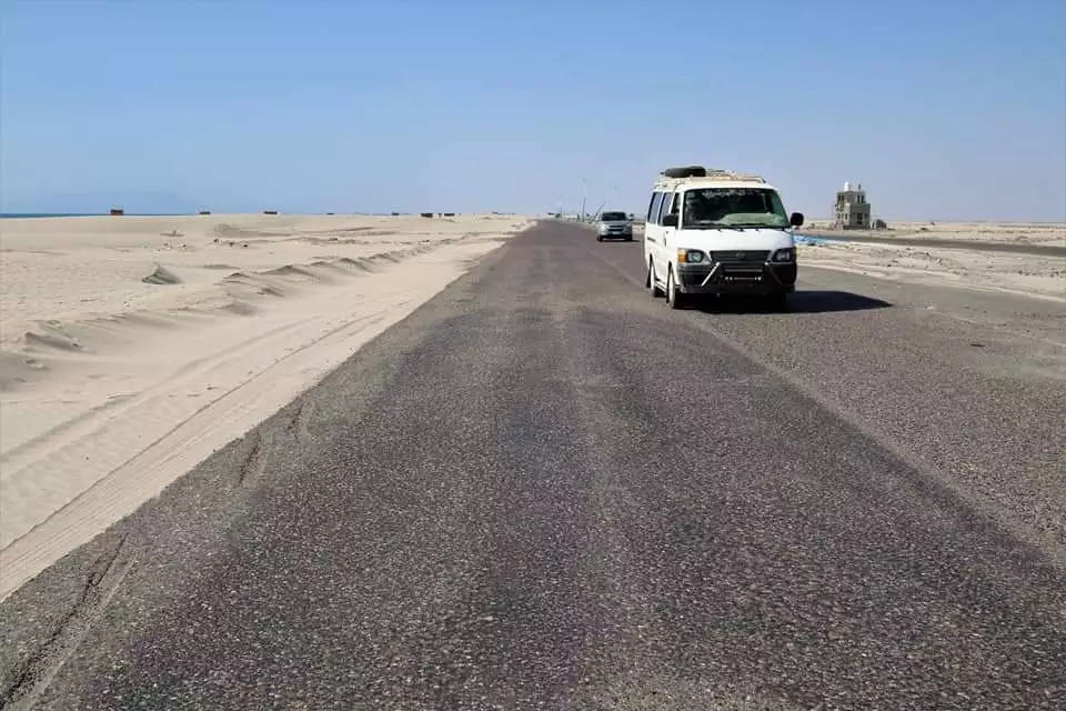 مبادرة تأهيل خط أبين الدولي تبدأ بإزالة المطبّات