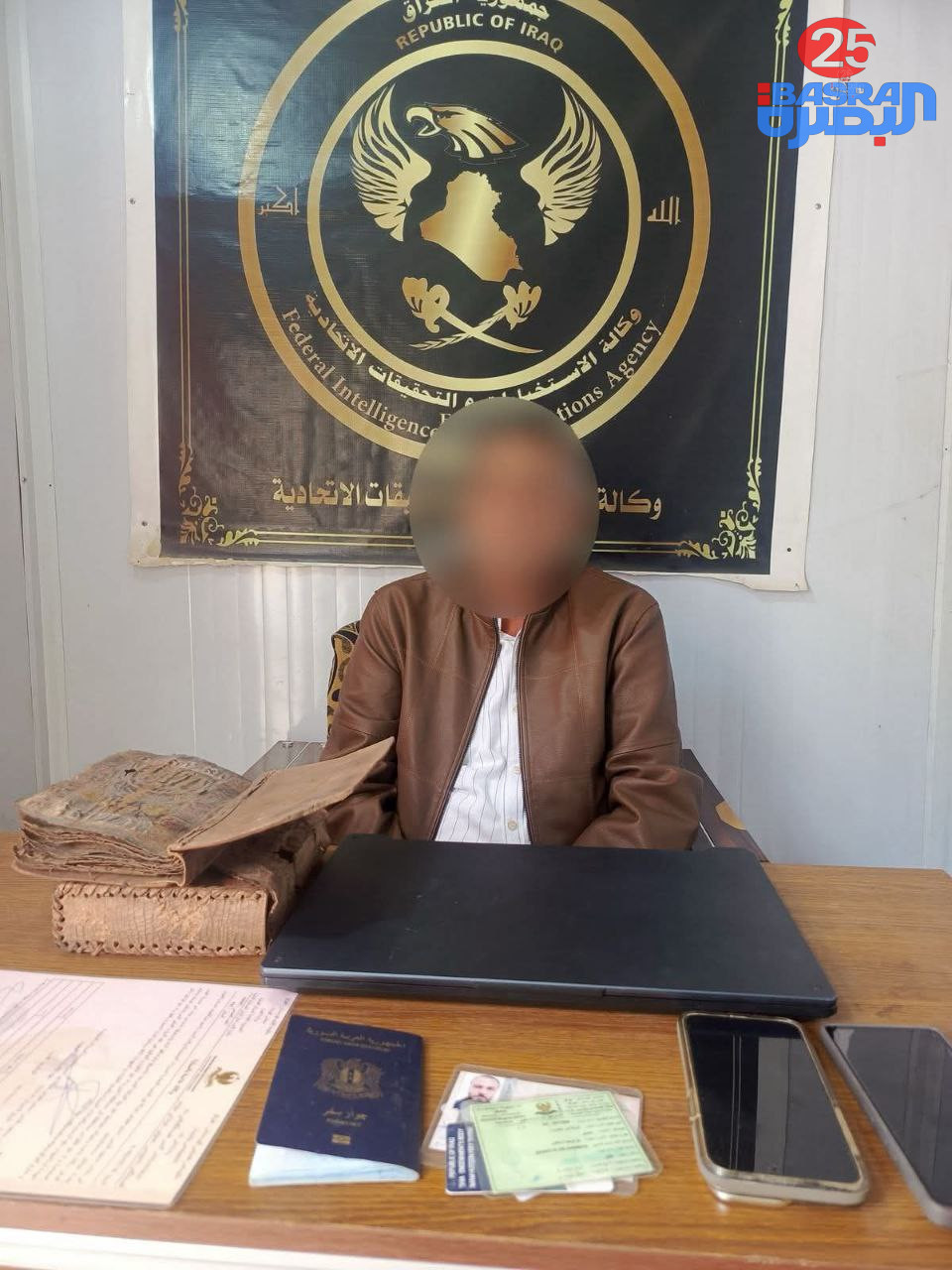 شرطة كربلاء تلقي القب,ض على سوريين ينتميان لشبكة إجرام,ية عابرة للحدود متخصصة في تهريب وبيع الآثار وتضبط بحوزتهم كتاب أثري يحتوي مخطوطات قديمة