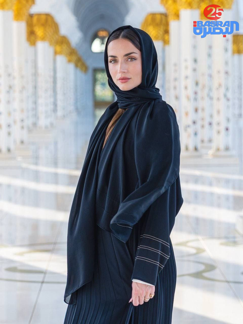 ذَات الملامح الخلابة، المُمثلة الكوبية “انا دي ارماس” بأحدث ظهور في الامارات بالزي الاسلامي