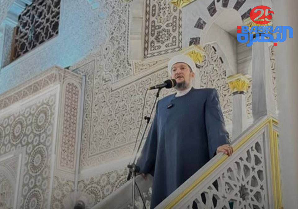 خطيب جامع أبو حنيفة يخاطب المسؤولين: قبل أن تبدأوا بقطع مخصّصات قوت عيال الموظفين الصغار انظروا لمن يأخذ 500% فوق راتبه من الكبار