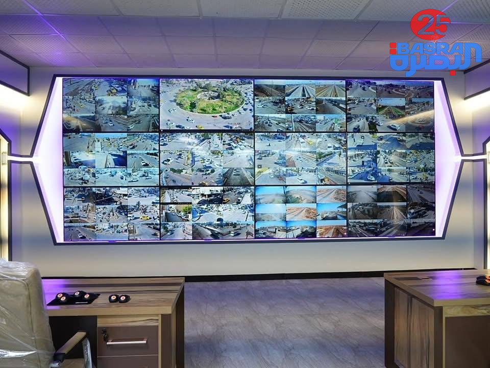 افتتح محافظ واسط الأستاذ هادي مجيد كزار الهماشي، منظومة الاستجابة والسيطرة والمراقبة الفيديوية (911) ضمن مديرية مرور واسط، بحضور عدد من القيادات الأمنية والمسؤولين المحليين.  🔻وأكد المحافظ أن المنظومة تمثل نقلة نوعية في تنظيم العمل المروري وتعزيز الأمن والسلامة العامة، من خلال اعتماد التقنيات الحديثة في المراقبة والمتابعة، بما يسهم في رصد المخالفات ومعالجة الازدحامات وتحقيق انسيابية الحركة، مبيناً أنها تغطي أغلب التقاطعات والشوارع الرئيسة وطريقي كوت–بغداد وكوت–بدرة عبر 108 كاميرات تعمل على مدار الساعة .