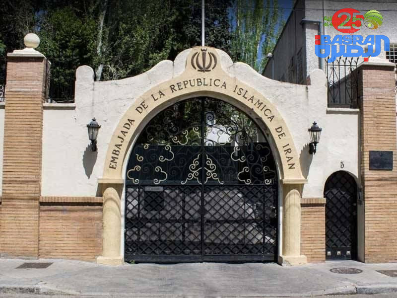 في مشهد مثير للدهشة! آلاف الغربان تحلّق فوق تل- أبيب في دوائر كثيفة، في مشهد لافت وغريب، خصوصاً أن المنطقة معروفة بندرة الغربان بسبب طقسها الحار. عادةً تنتشر الغربان في المناطق الجبلية والشمالية من فلسطين، لا في السهل الساحلي، لذلك أثار المشهد استغراباً واسعاً، واعتبره البعض نـ.ـذير شـ//ـؤم لاسرا-ئيل.