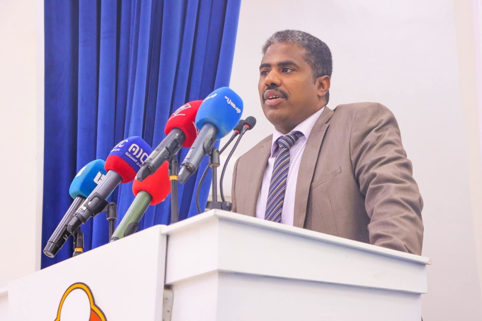 الوكيل باضاوي يختتم نشاطات وفعاليات المخيم الصيفي الثالث لمهارات المستقبل لطلاب الثانوية العامة بساحل حضرموت